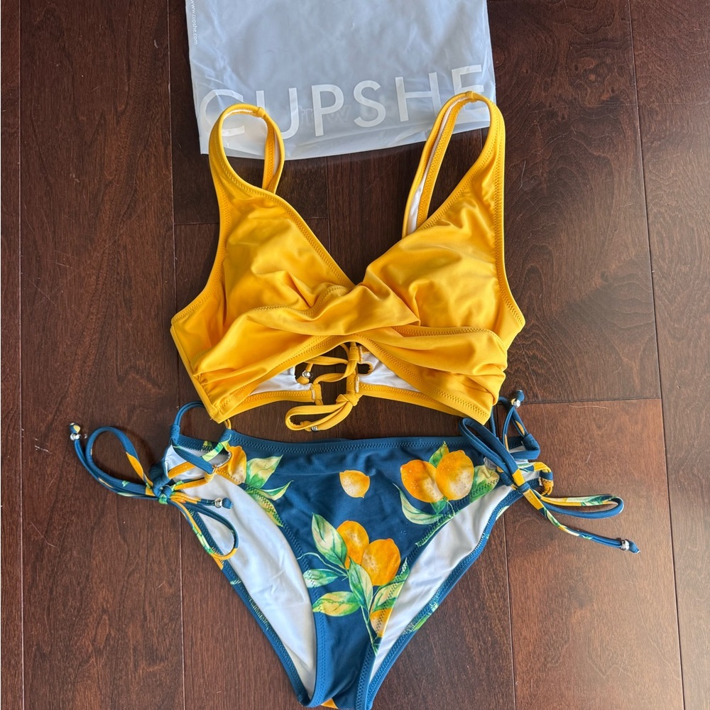 CUPSHE Women's Bikini Swimsuit Front Cross Lace Up Two Piece Bathing Suit